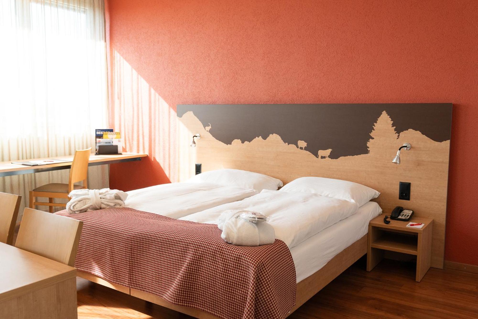 Swissever Hotel Zug Steinhausen Стая снимка