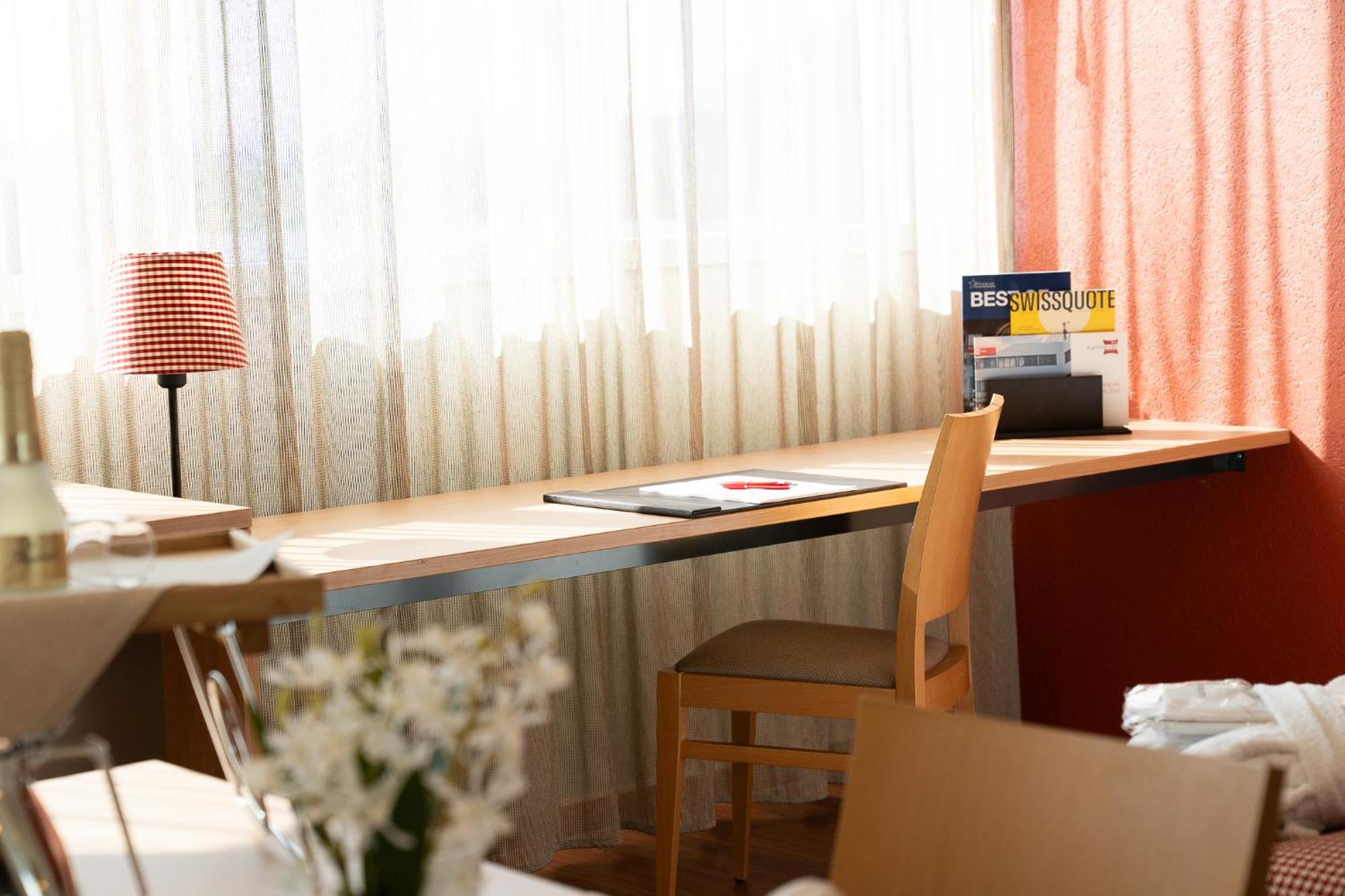 Swissever Hotel Zug Steinhausen Стая снимка