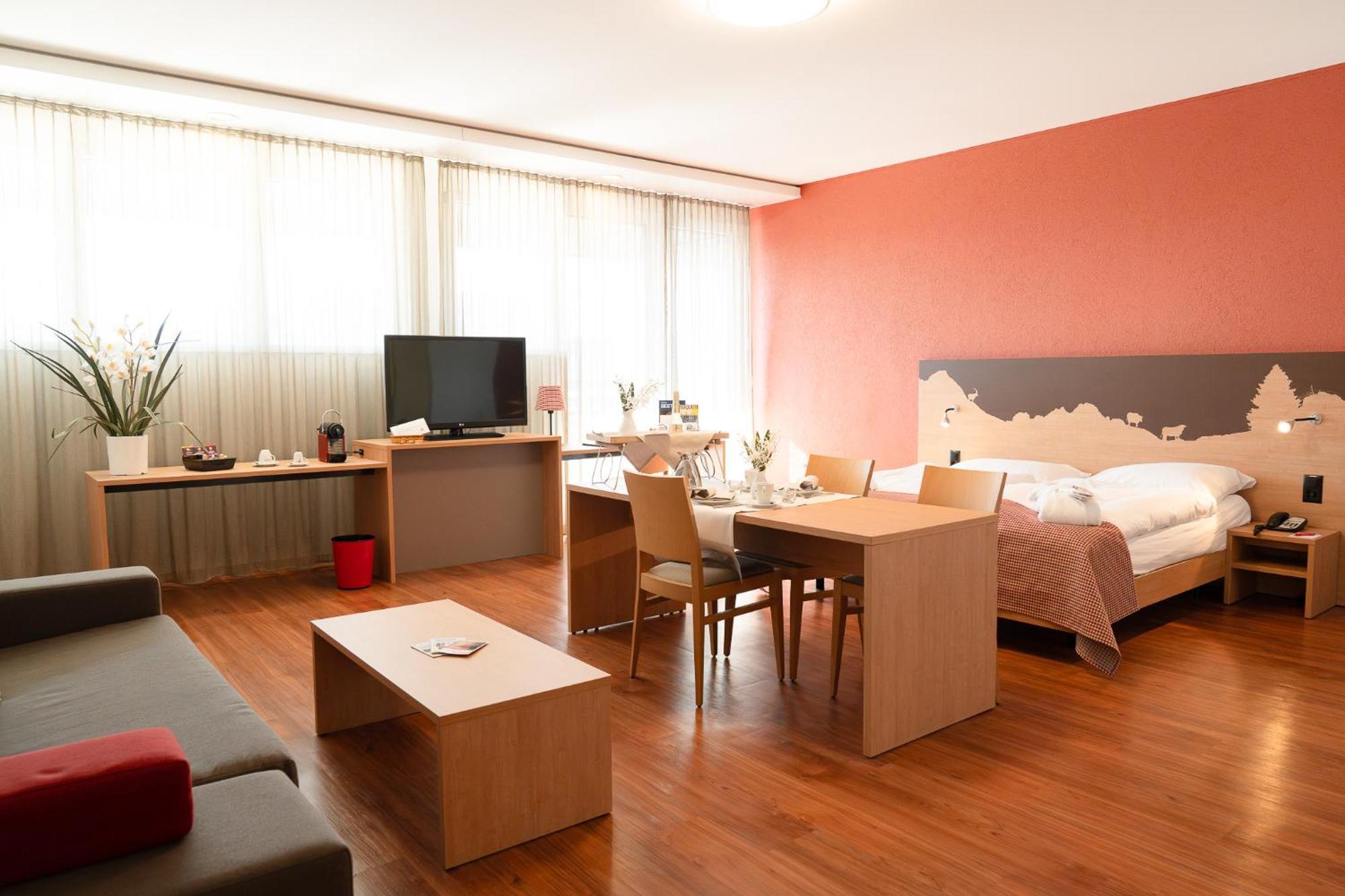 Swissever Hotel Zug Steinhausen Стая снимка